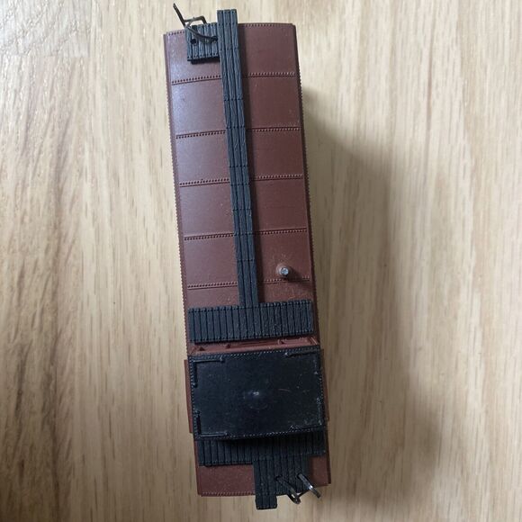 AHM Santa Fe A.T. & S. F. 7240 Cupola Caboose HO Scale With Box Train - Picture 5 of 8